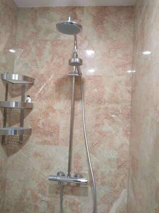 Гостевой дом Luxury studio at Pirosmani 22 in central Borjomi Боржоми Двухместный номер Делюкс с 1 кроватью и балконом-8